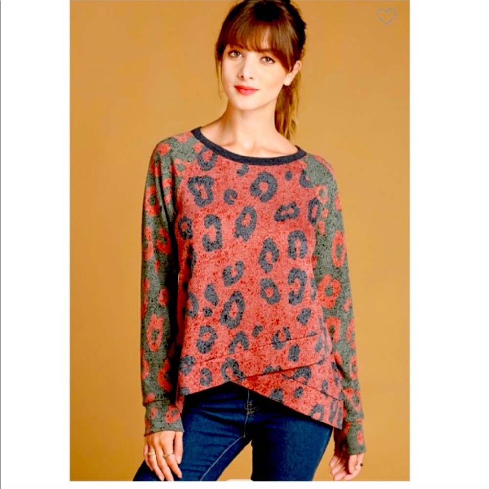 Long sleeved cheetah round neck tops